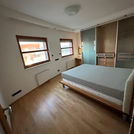 Apartment Prostorny Stresni Byt S Terasou Prague