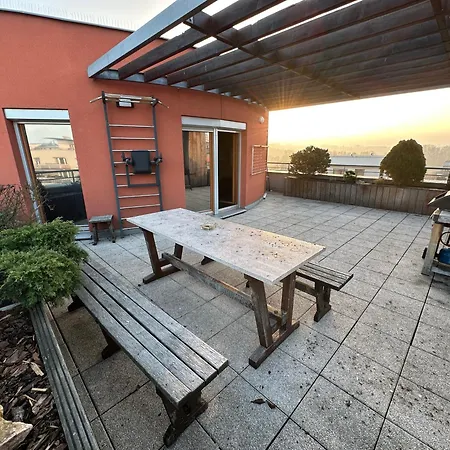 Apartment Prostorny Stresni Byt S Terasou Prague