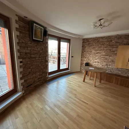 Prostorny Stresni S Terasou 프라하